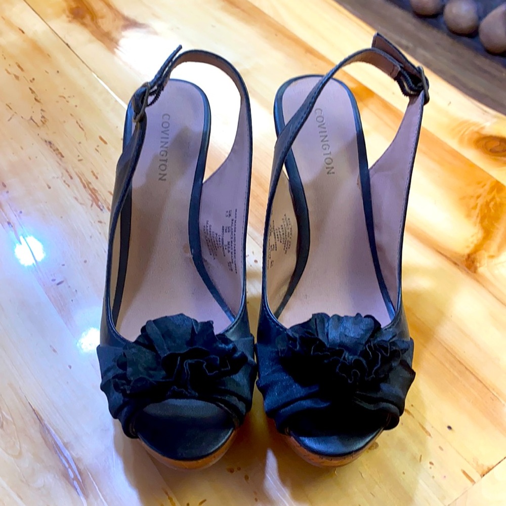 Black wedges